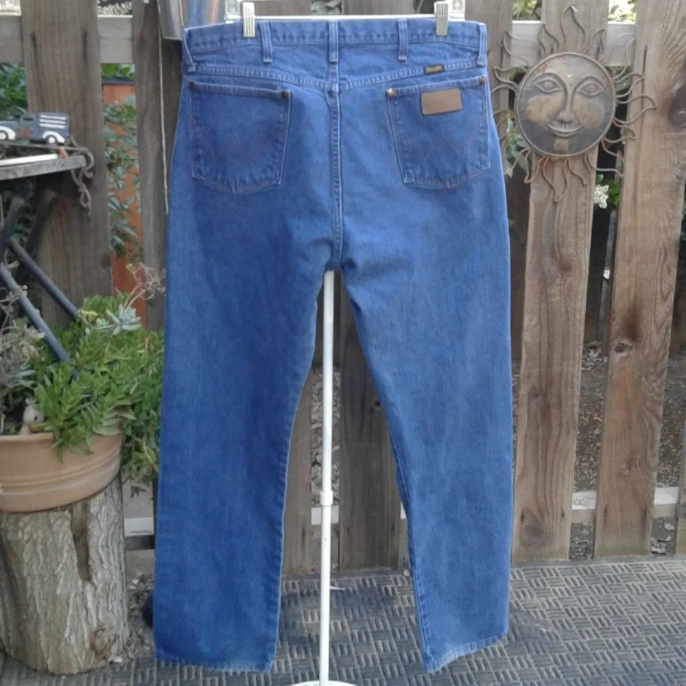 Men's blue wranglers very good condition size 40-32